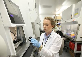 A tech in a UVA lab