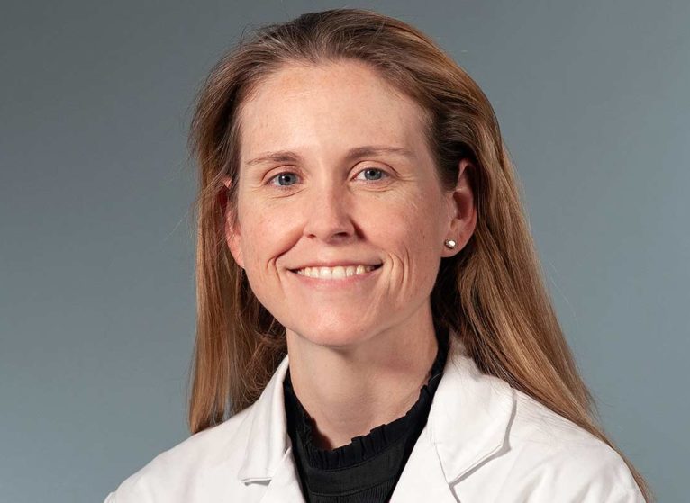 Headshot of nephrologist Daphne Knicely, MD