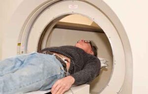 low-dose CT scan screens for lung cancer