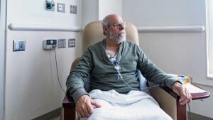 Older man gets immunotherapy for lung cancer