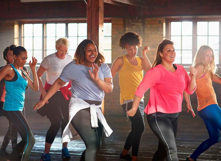 Women dancing, an activity that can improve brain health and prevent dementia