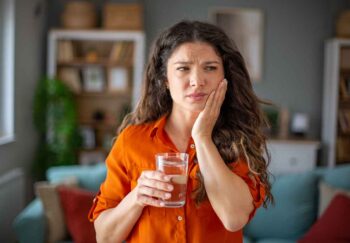 A woman with jaw pain, which could be a sign of heart problems, including SCAD.